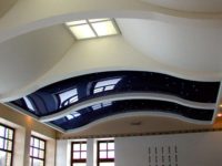 Натяжной потолок арочной формы