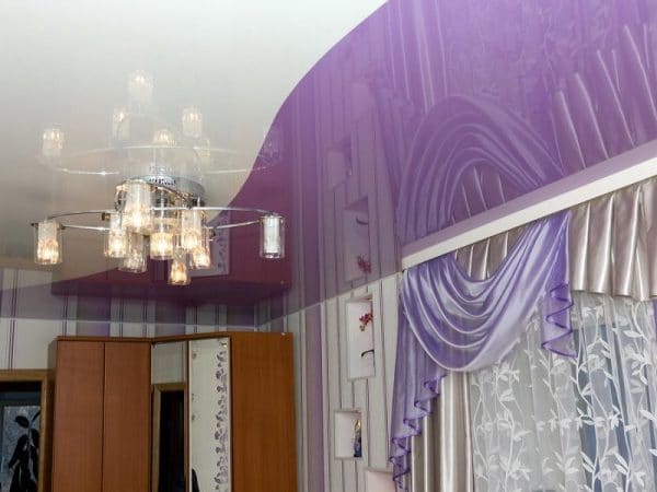 криволинейные натяжные потолки - двухцветный натяжной потолок в спальне