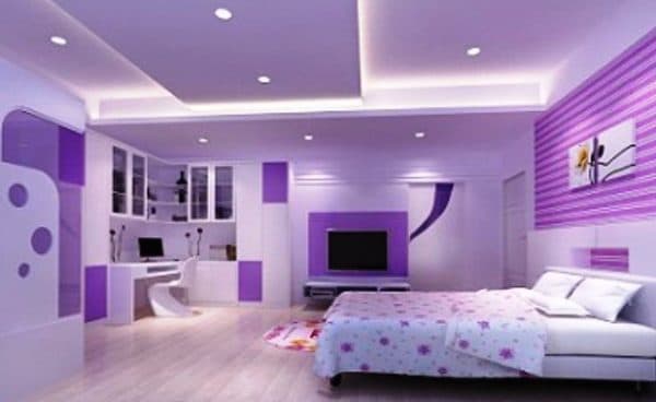 натяжной потолок сиреневого цвета в спальне